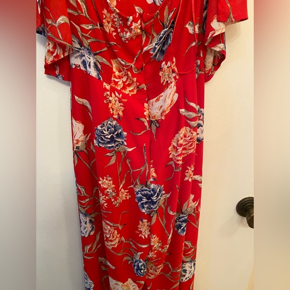 NWOT Romeo & Juliet Red Floral Jumpsuit - Size Medium - Picture 7 of 15
